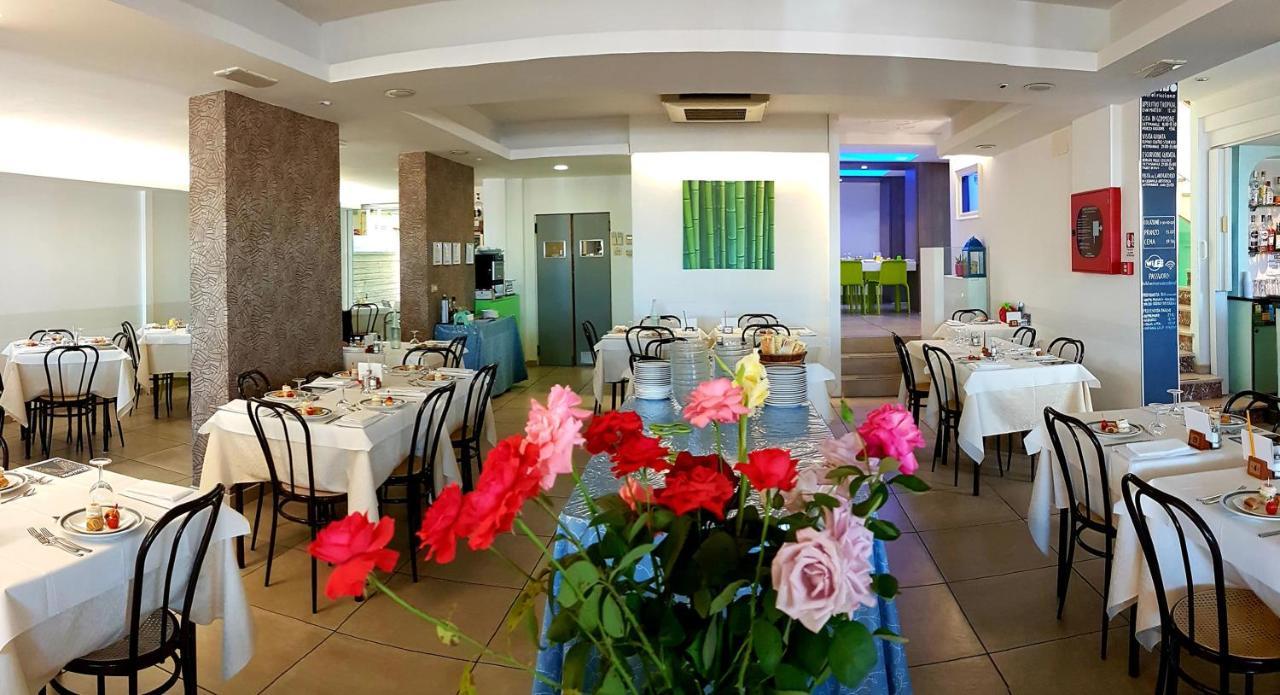 Hotel Sorriso - Molto Piu Di Una Stella Ричоне Екстериор снимка